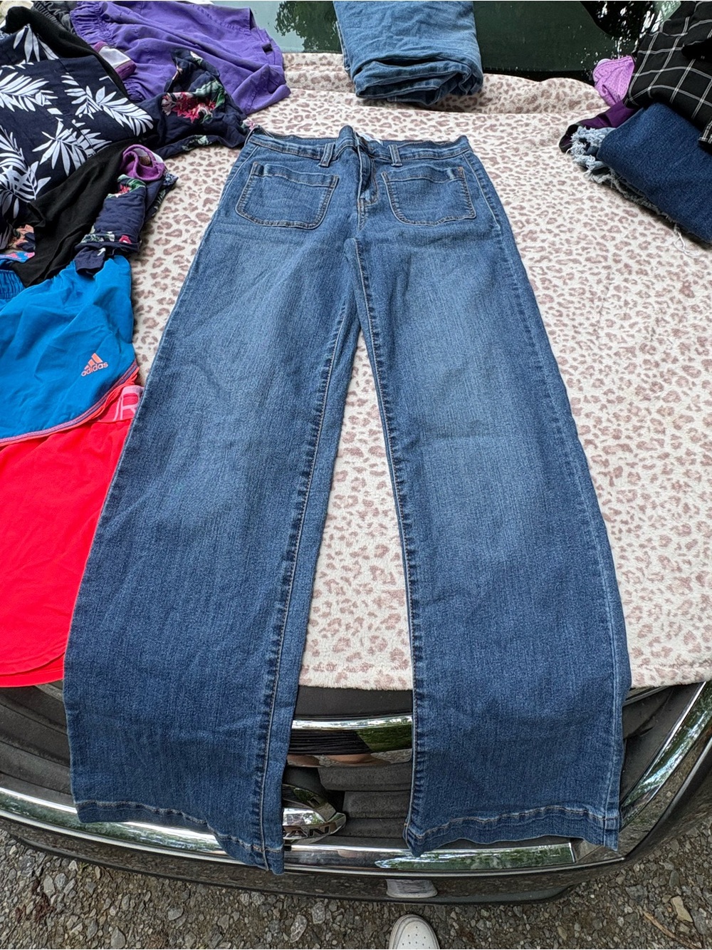 crown & ivy Relaxed Wide-Leg Blue Jeans Size 6